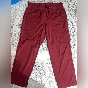 Lululemon dance studio mid-rise tapered leg pant size 8 excellent condition!